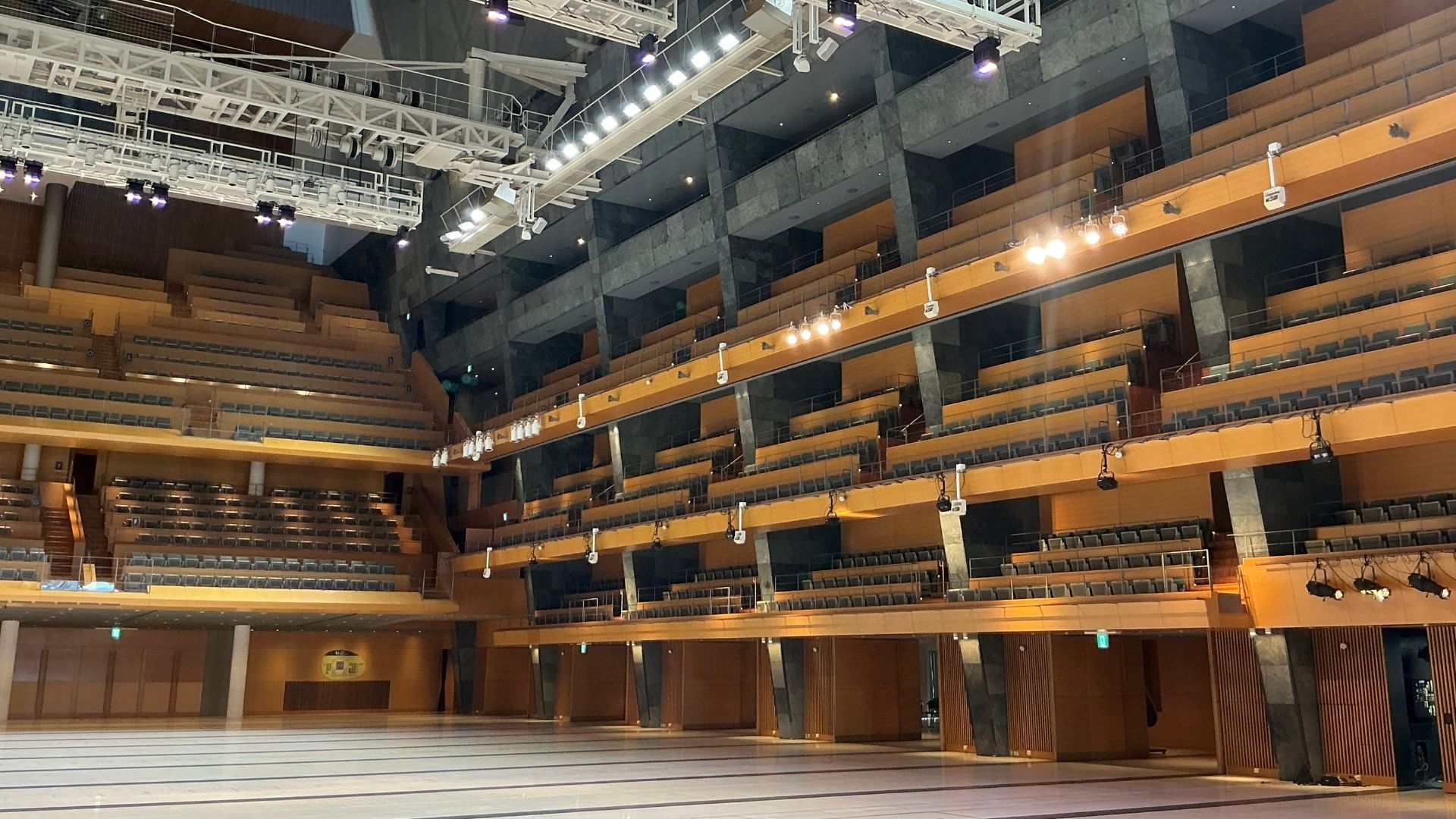 グランシップ 大ホール 館内照明LED化工事の施工写真